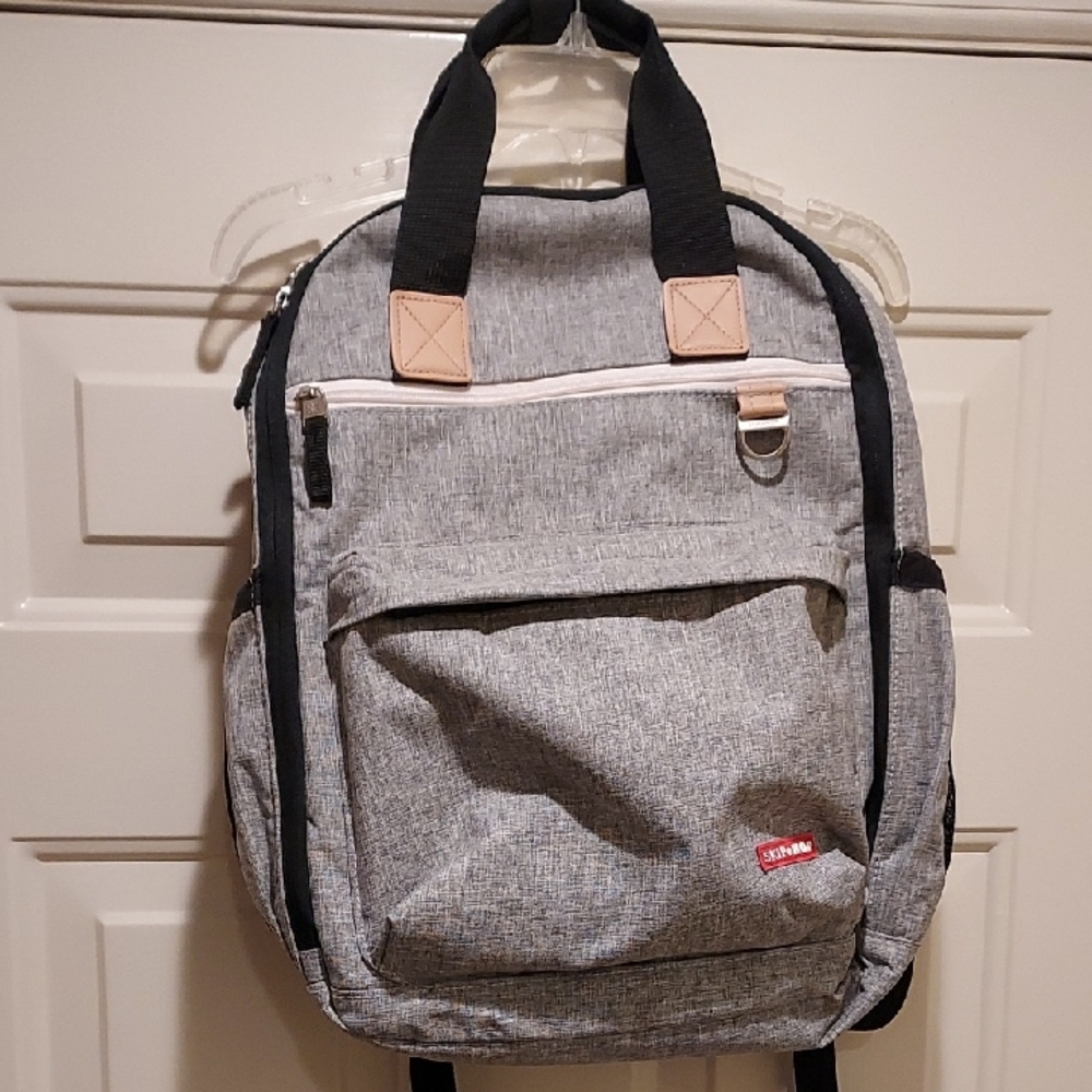 SkipHop Baby Backpack Stylish Gray/Black New Immaculate 19x14 Dbl Bottle Pretty